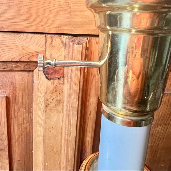 Underwriters Laboratories Vintage Brass Swing Arm Portable Desk Table Lamp - Picture 17 of 17